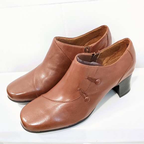 NWOT leather shoes by Clarks - Picture 16 of 16